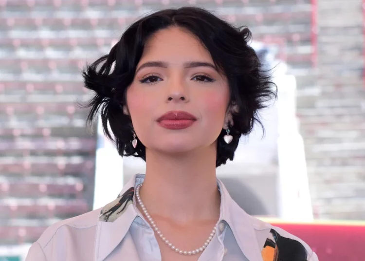 Aseguran que Ángela Aguilar se bajó llorando del escenario de los Kids’ Choice Awards tras ser abucheada