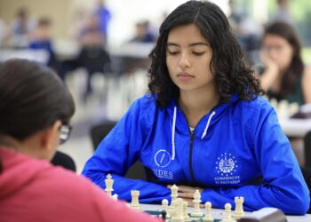Ajedrecistas salvadoreños reciben títulos internacionales FIDE