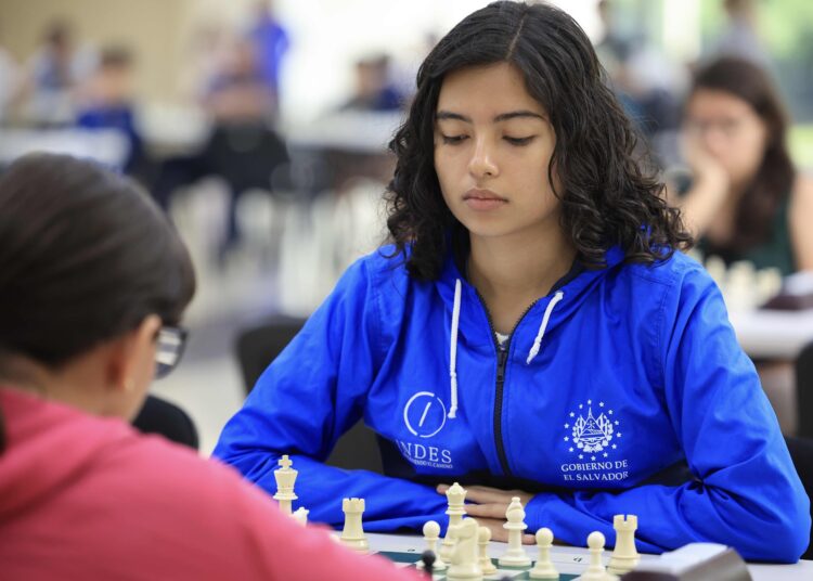 Ajedrecistas salvadoreños reciben títulos internacionales FIDE