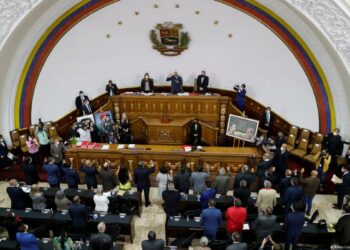 Venezuela aprueba ley para castigar apoyo a las sanciones
