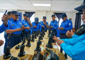 Renuevan equipos de comunicación para agentes del CAM que mejoraran la seguridad de los cinco distritos de San Salvador Centro