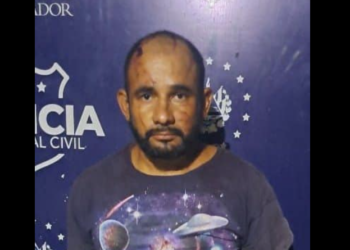 Sujeto agrede a una mujer y a un policía en Ahuachapán