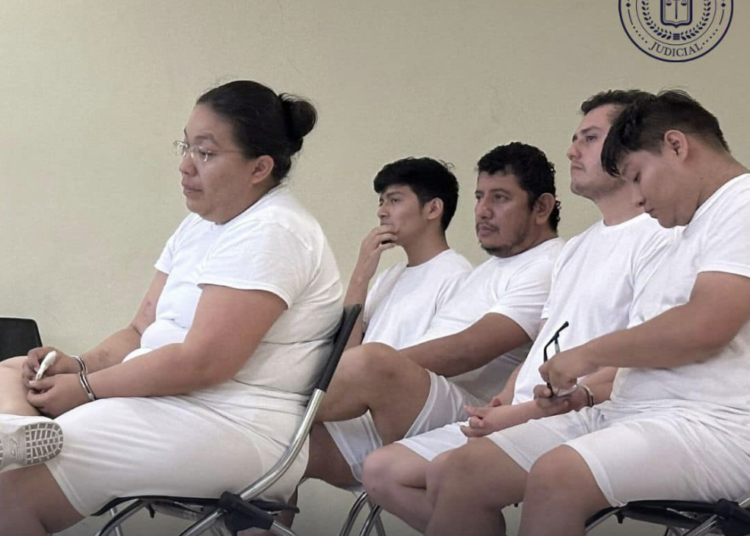 Empleados van a prisión por autopagarse horas extras y bonos no autorizados, en una empresa de Ilopango