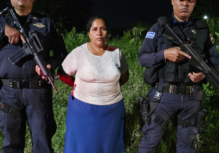 Mujer habría asesinado a otra mujer a la que le debía $3,000, en San Miguel