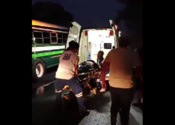 Reportan lesionados en accidente de tránsito entre un tráiler y un autobús en Armenia, Sonsonate