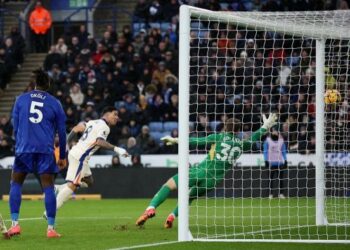 Chelsea vence 2-1 al Leicester y reduce distancia con el Liverpool, líder de la Liga Premier