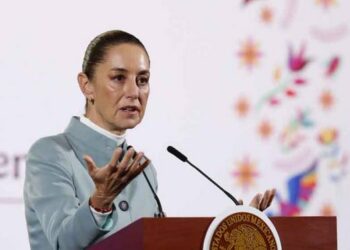 Presidenta mexicana ofrece diálogo a Trump, pero amenaza con responder también con aranceles