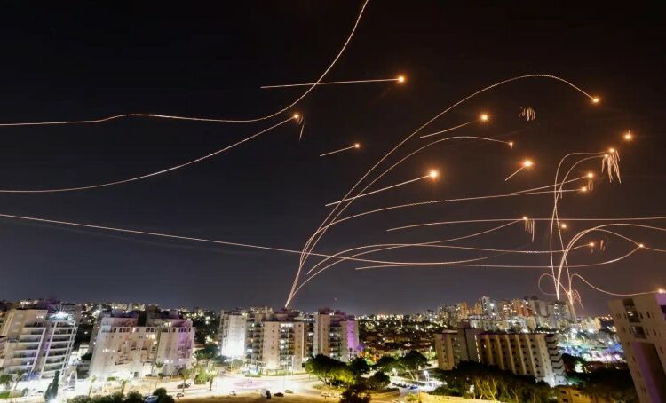 Hezbolá lanza «gran andanada» de cohetes al norte de Israel