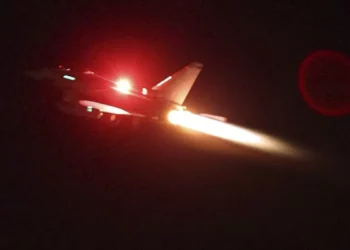 EE.UU. y Reino Unido atacan blancos hutíes en Yemen