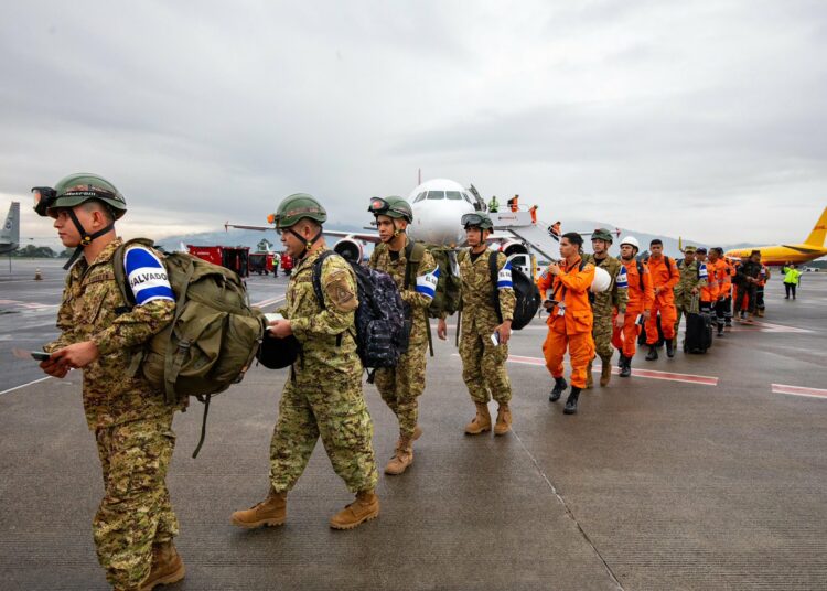 Bukele envía 3 aviones con equipos, insumos y alimentos a Costa Rica