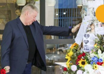 El padre de Liam Payne se despidió del memorial de su hijo en Buenos Aires