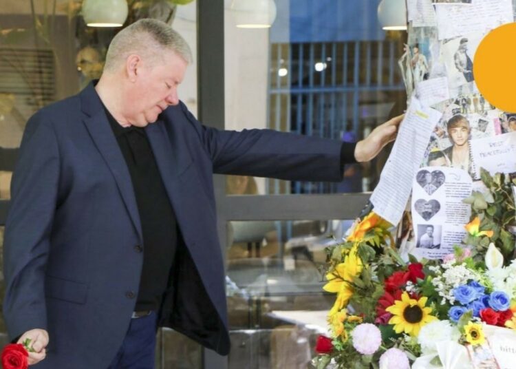 El padre de Liam Payne se despidió del memorial de su hijo en Buenos Aires