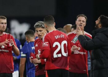 Amorim debuta con Manchester United empatando en Ipswich