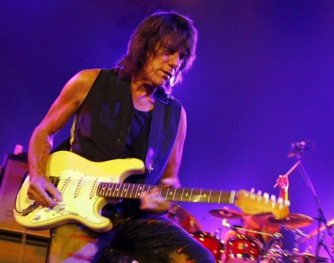 Subastarán 90 guitarras de Jeff Beck, considerado uno de los mejores guitarristas del mundo