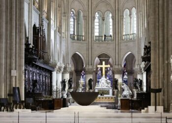 Catedral de Notre Dame revela su interior renovado 5 años después de incendio devastador