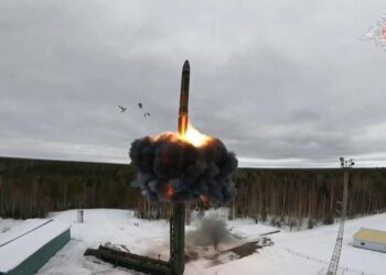 ¿Qué se sabe del misil «experimental» que Rusia lanzó contra Ucrania y por qué se teme una escalada?