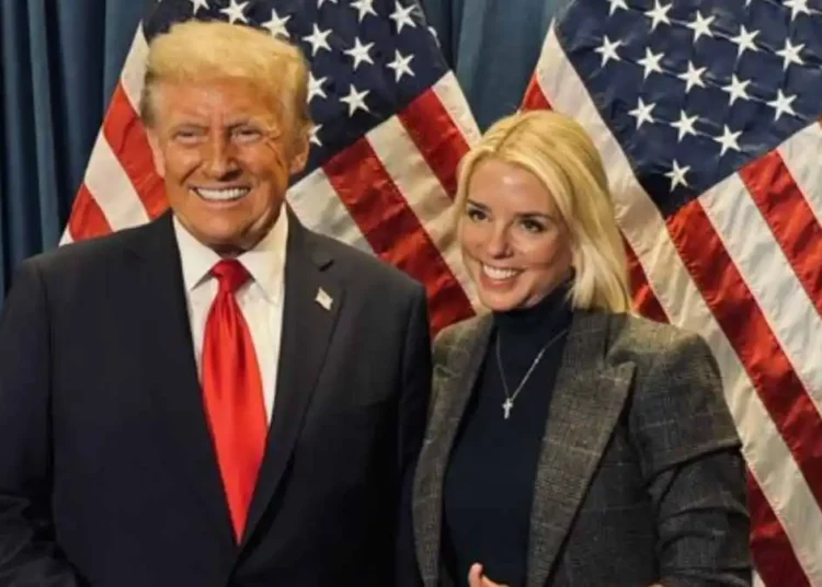 Donald Trump nominó a Pam Bondi para ser fiscal general tras la baja de Matt Gaetz