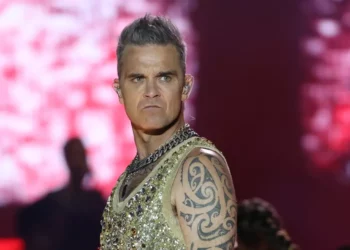 Robbie Williams reavivó su pelea con Oasis al criticar el precio de las entradas de su gira