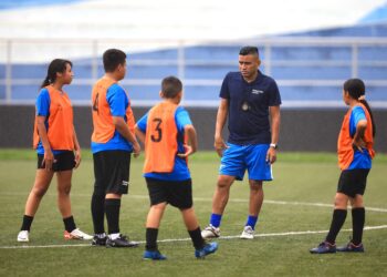 Rúsvel Saravia y su rol como monitor deportivo en el Campus Nacional