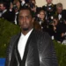 Mujer denuncia que se despertó inconsciente en la calle tras conocer a Diddy en un concierto