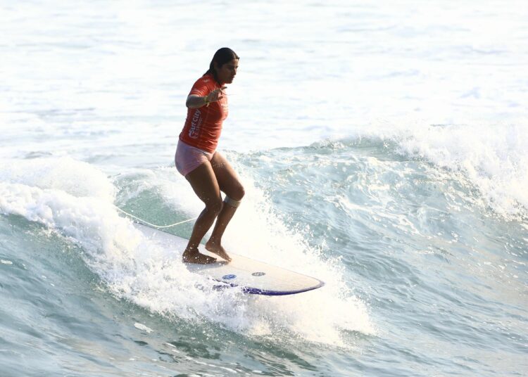 Sindy Portillo clasifica a semifinales en el Surf City El Salvador 2024 ALAS Pro Tour 2024