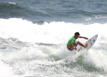 Los salvadoreños Daniel Monterrosa y Erickson Ortiz avanzan a tercera ronda en el Surf City El Salvador ALAS Pro Tour