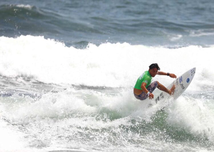 Los salvadoreños Daniel Monterrosa y Erickson Ortiz avanzan a tercera ronda en el Surf City El Salvador ALAS Pro Tour