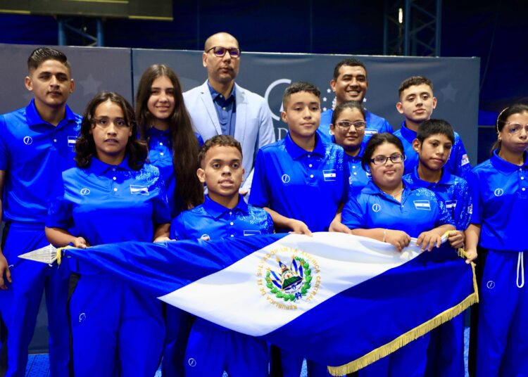 INDES entrega pabellón a la delegación que compartirá en los Juegos Codicader en Panamá