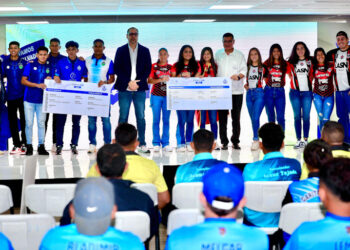 INDES premió a los mejores de la Liga de Fútbol Playa Copa CEL 2024