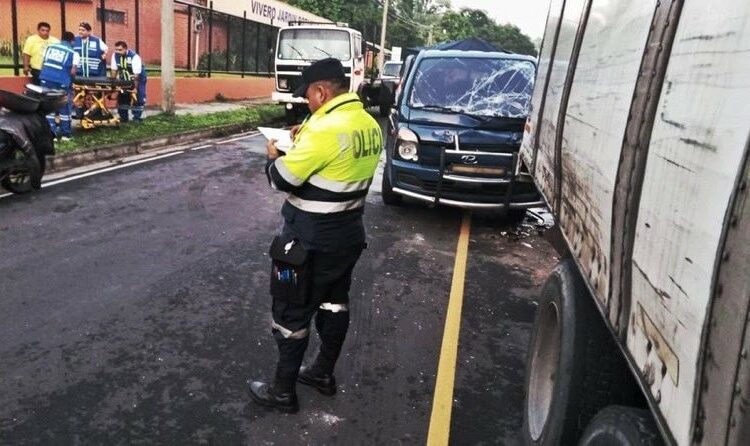 Al menos seis personas resultaron lesionadas en accidente de tránsito en Plan de La Laguna