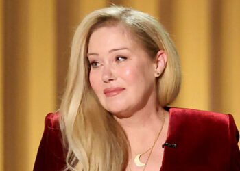 Christina Applegate llora de dolor en medio de su lucha contra la esclerosis múltiple