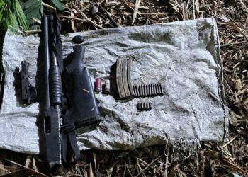 Localizan una escopeta y municiones en el cerco de la colonia 10 de Octubre