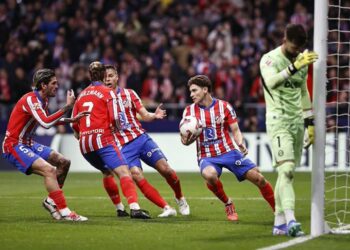 Atlético de Madrid suma tres puntos tras vencer 2-1 a Alavés
