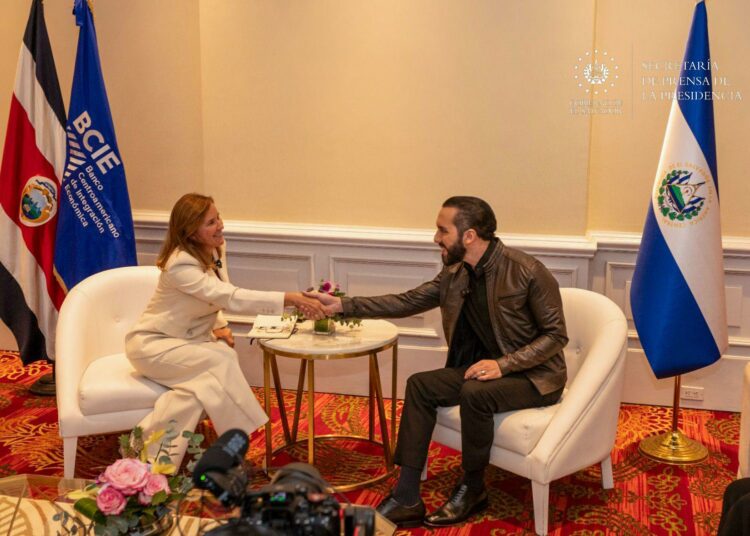 Bukele se reúne en Costa Rica con presidenta del BCIE y reiteran préstamo de $646 millones para El Salvador
