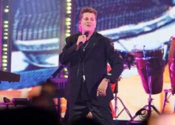 Carlos Vives es homenajeado como Persona del Año 2024