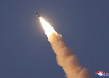 Corea del Norte lanza misiles hacia mar de Japón