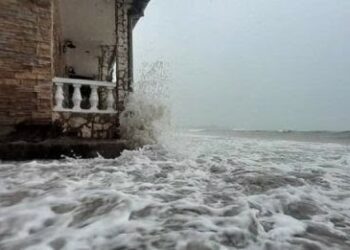 Huracán Rafael alcanza la categoría 3 y está a punto de tocar tierra en Cuba