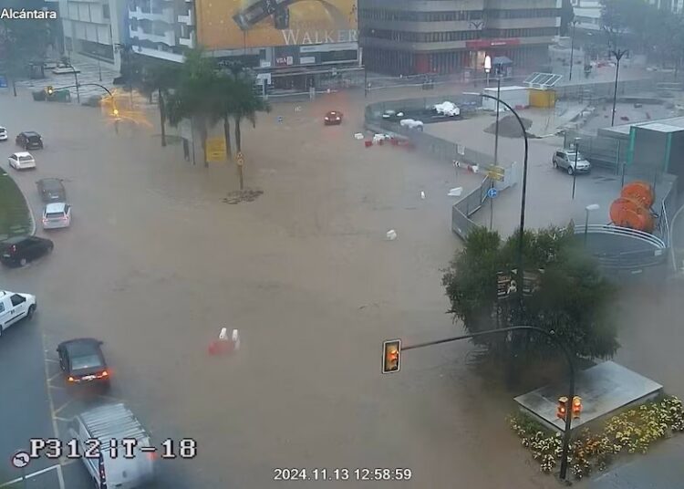 (VIDEOS) Alerta roja en España por la nueva DANA: hospitales inundados y carreteras cortadas