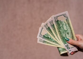 Aguinaldos de empleados públicos y privados, menores a $1,500, no pagarán impuestos