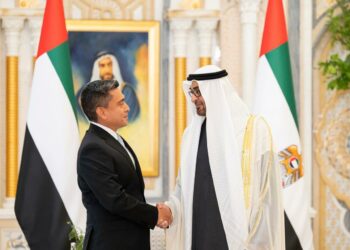 Diplomático salvadoreño presenta credenciales como embajador en Emiratos Árabes Unidos