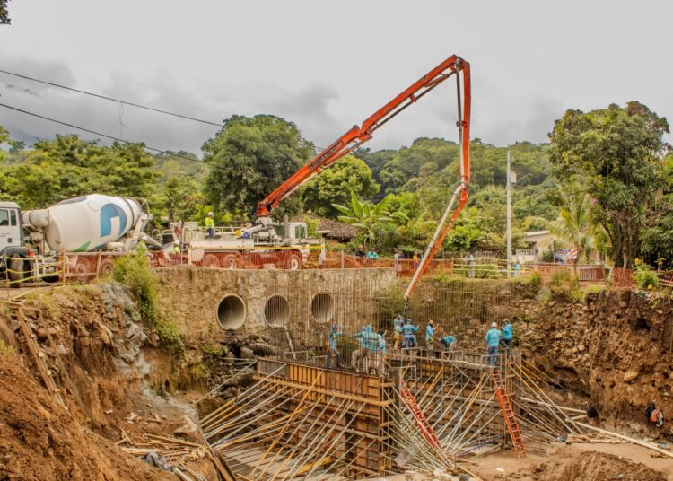Avanza el mejoramiento vial en Hacienda La Labor, Ahuachapán