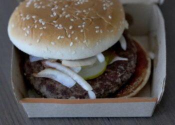 Ya son 104 los casos de E.coli vinculados con hamburguesas de McDonald’s en EEUU