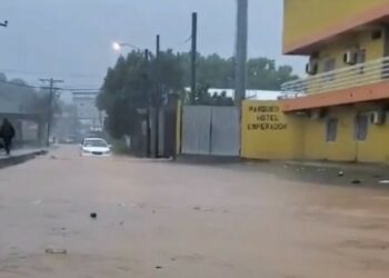 Tormenta tropical Sara toca tierra en el norte de Honduras con fuertes lluvias para Centroamérica