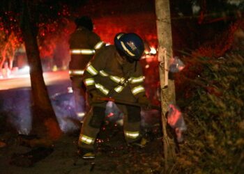 Bomberos atiende dos incendios en horas de la madrugada