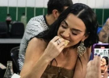 Katy Perry es captada comiendo tacos en CDMX tras incómodo momento en «Venga la Alegría»