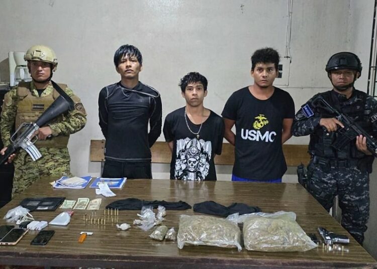 Detienen a extorsionistas y distribuidores de droga en Santiago Nonualco, La Paz