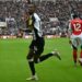 Arsenal tropieza en el peor momento frente al Newcastle