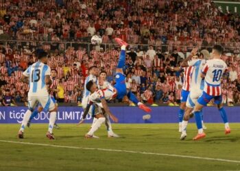 Paraguay sorprendente y derrota a Argentina con un golazo de Antonio Sanabria