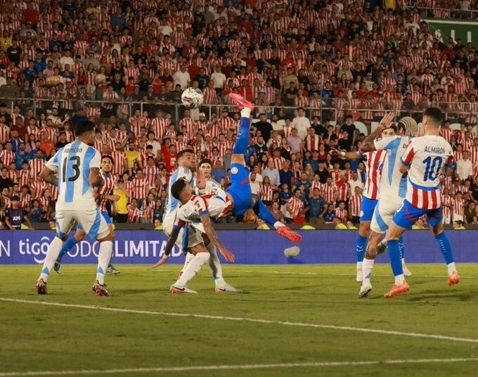 Paraguay sorprendente y derrota a Argentina con un golazo de Antonio Sanabria