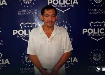 Capturan a hombre que fue grabado lanzando a un perrito vivo a un río en San Miguel